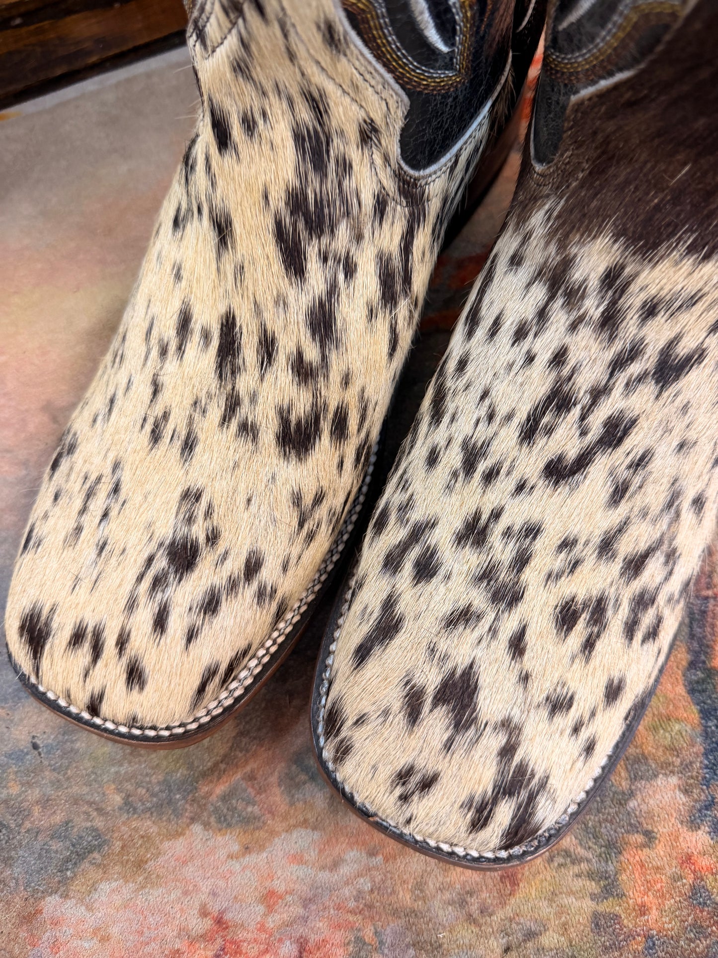 Men’s Cowhide Embroidered Western Boots size 9