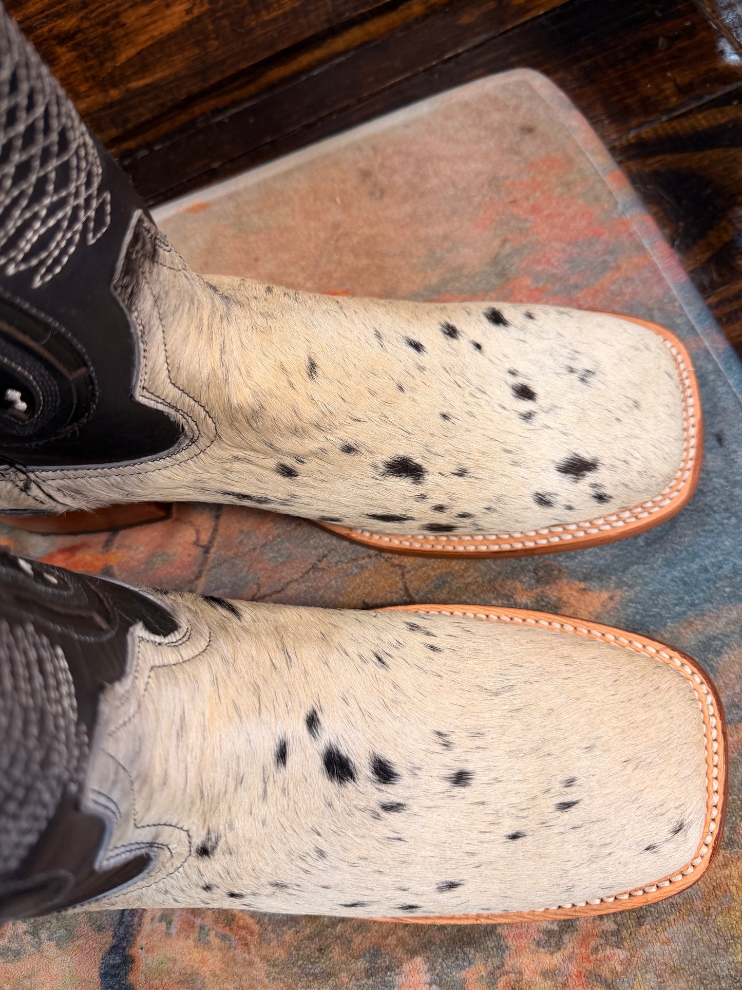 Men’s Cowhide Embroidered Western Boots Size 8.5