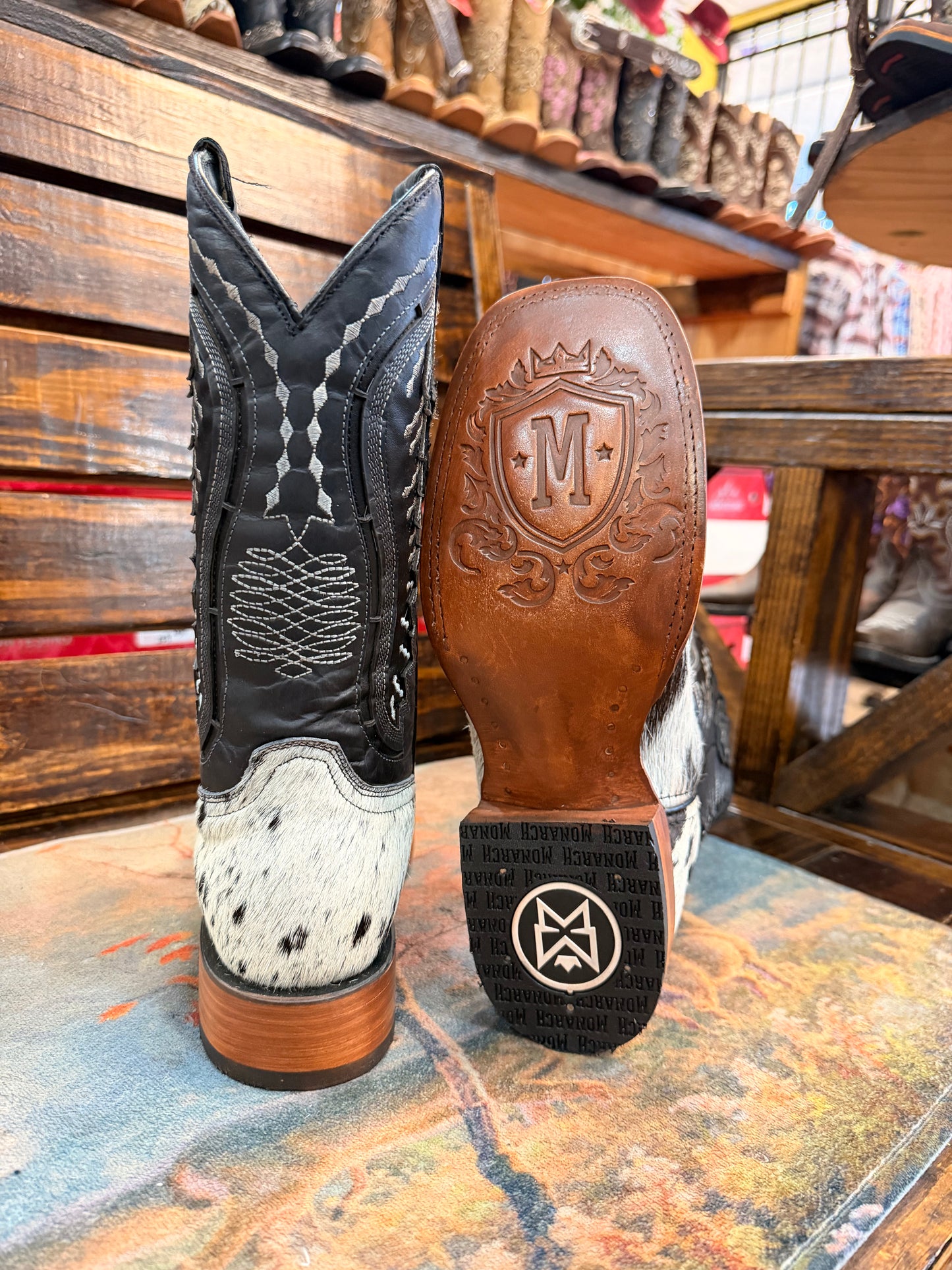 Men’s Cowhide Embroidered Western Boots Size 8