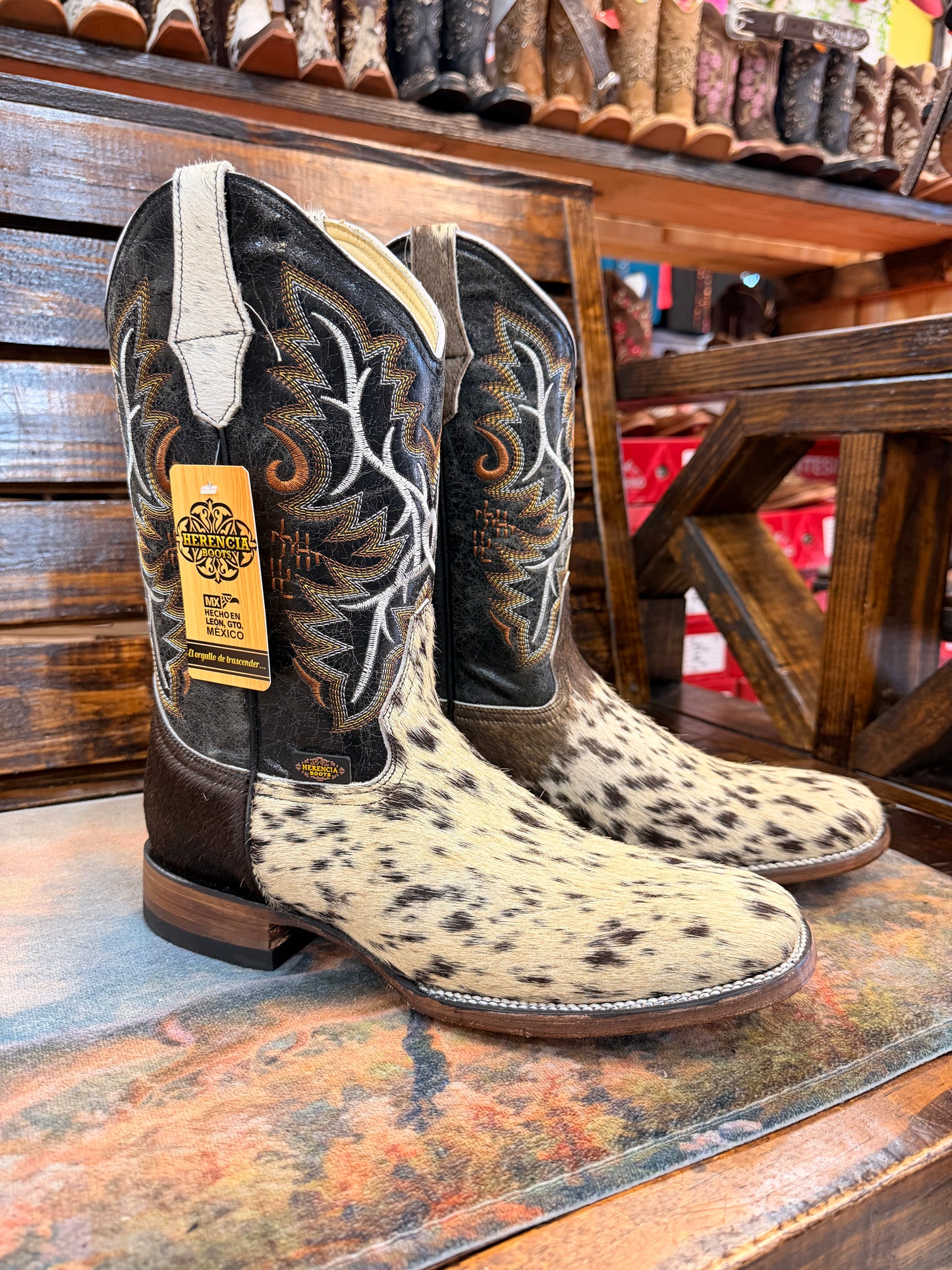 Men’s Cowhide Embroidered Western Boots size 9