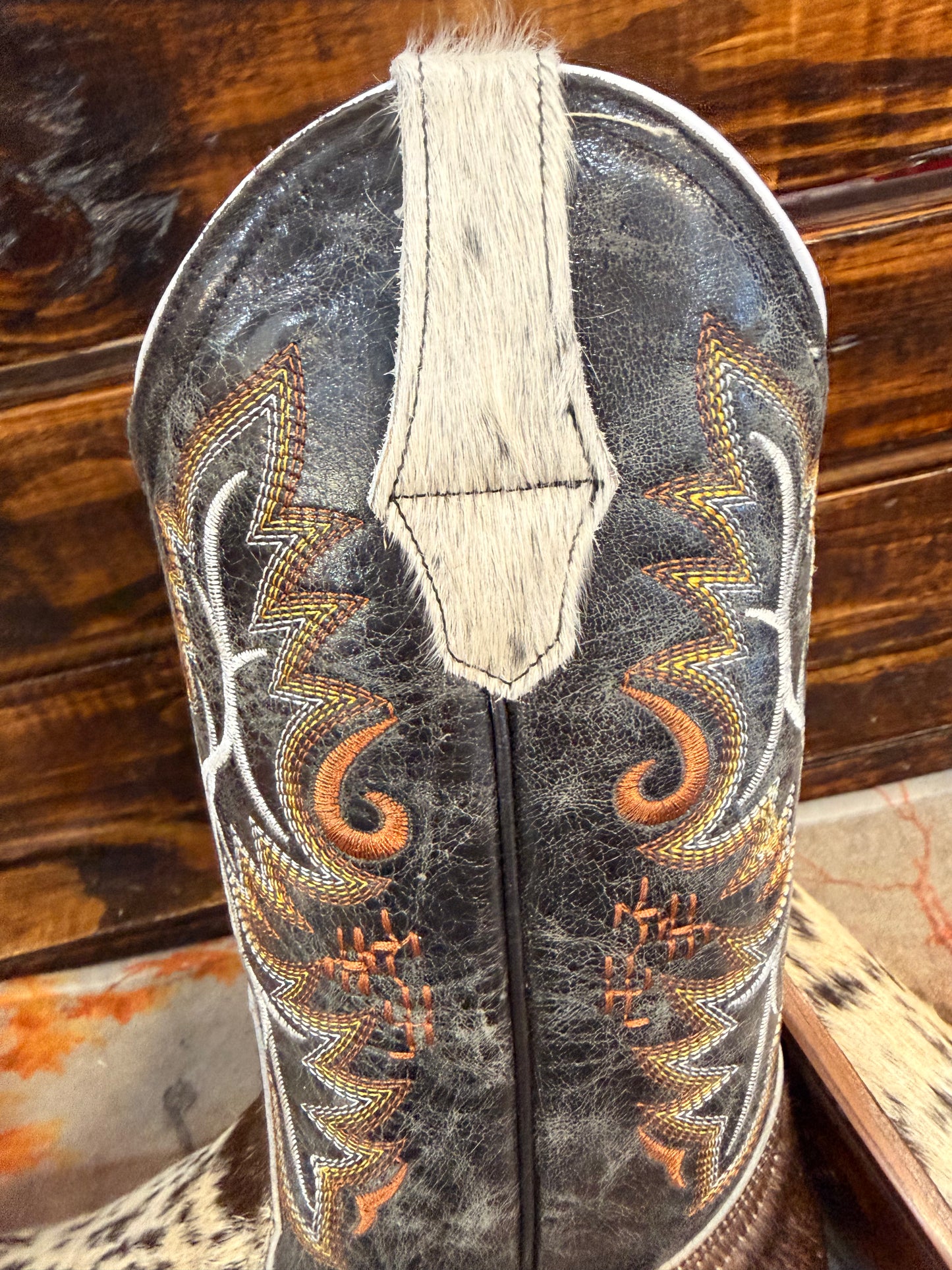 Men’s Cowhide Embroidered Western Boots size 9