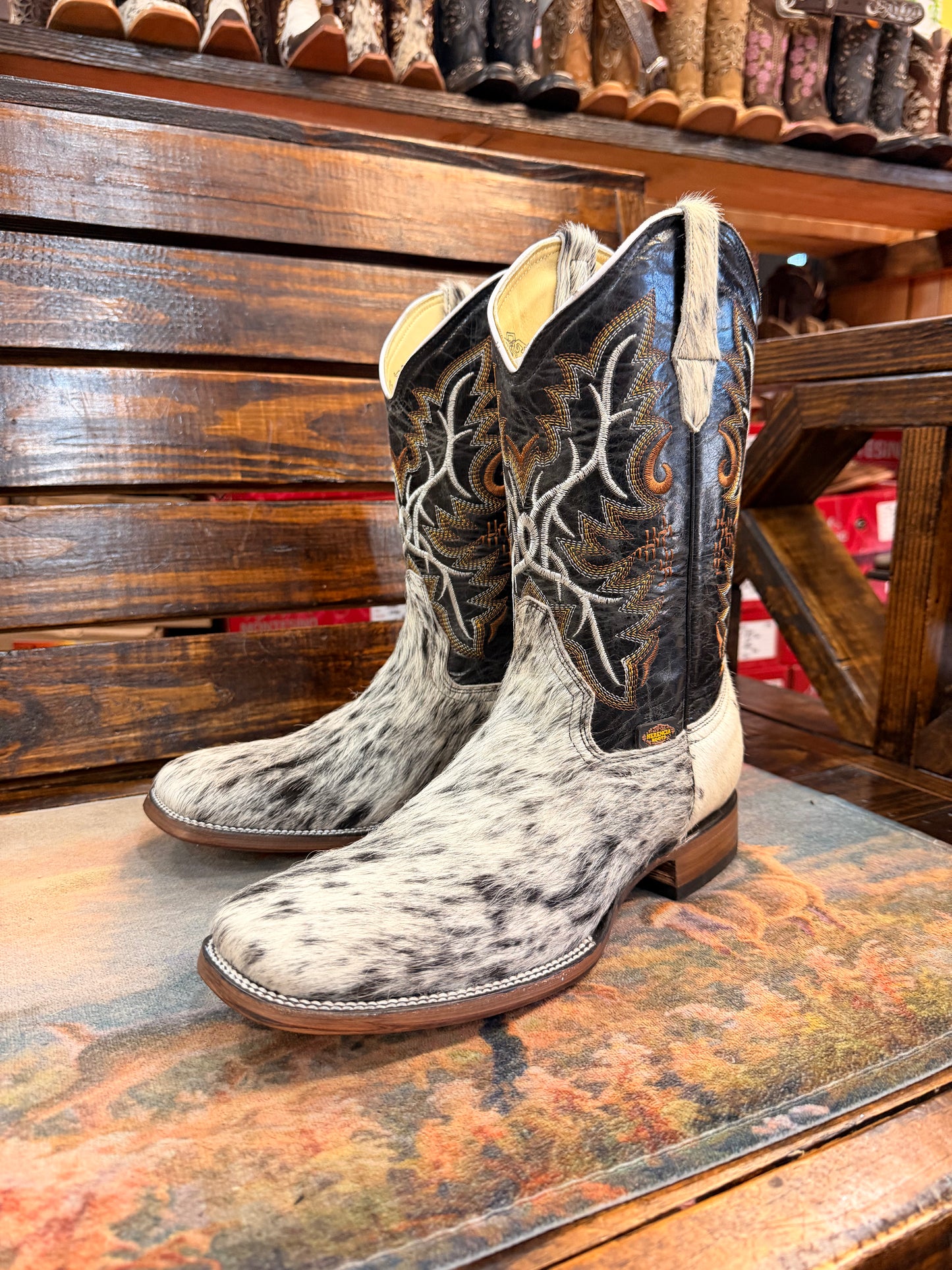 Men’s Cowhide Embroidered Western Boots size 10