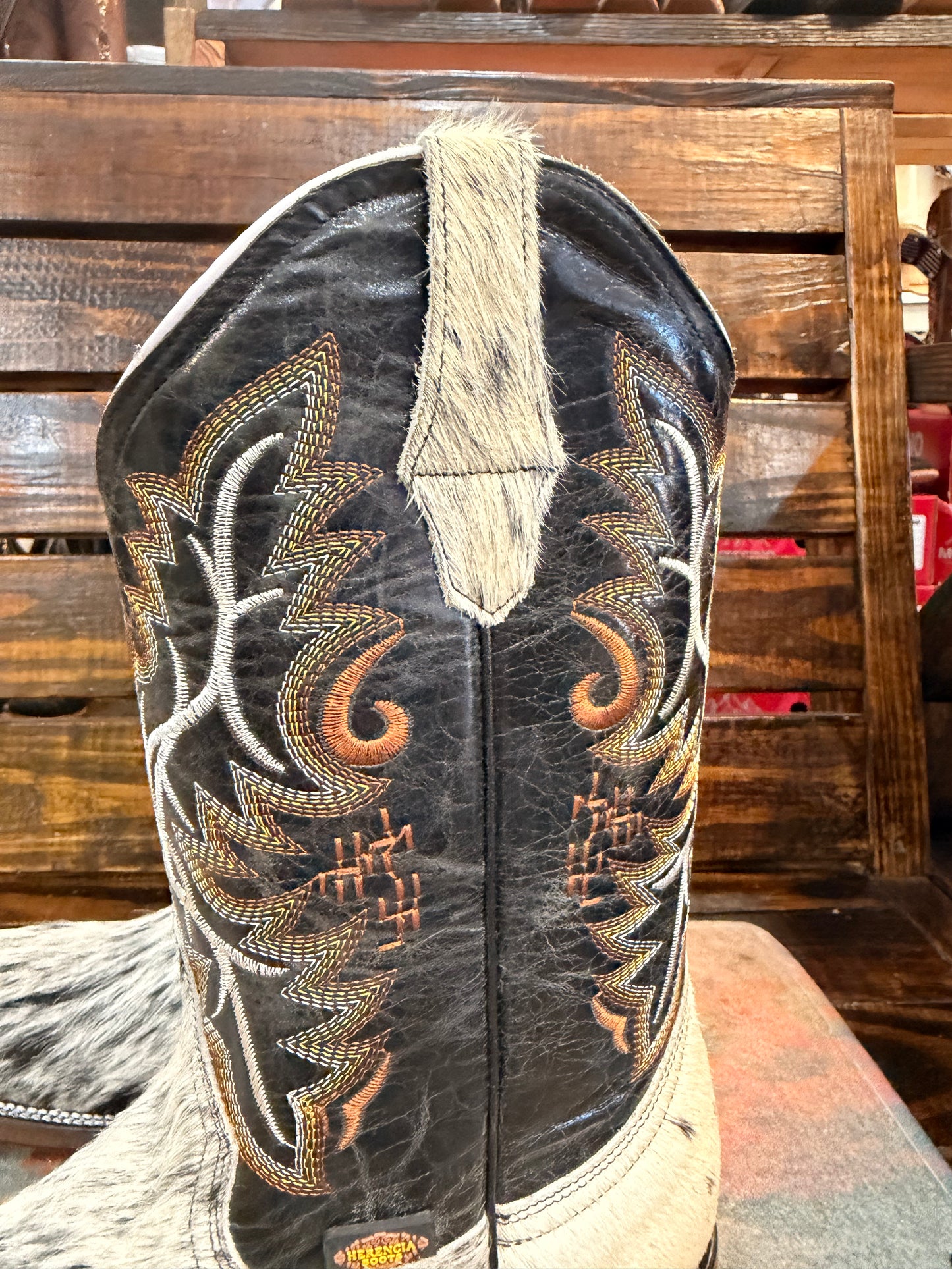 Men’s Cowhide Embroidered Western Boots size 10