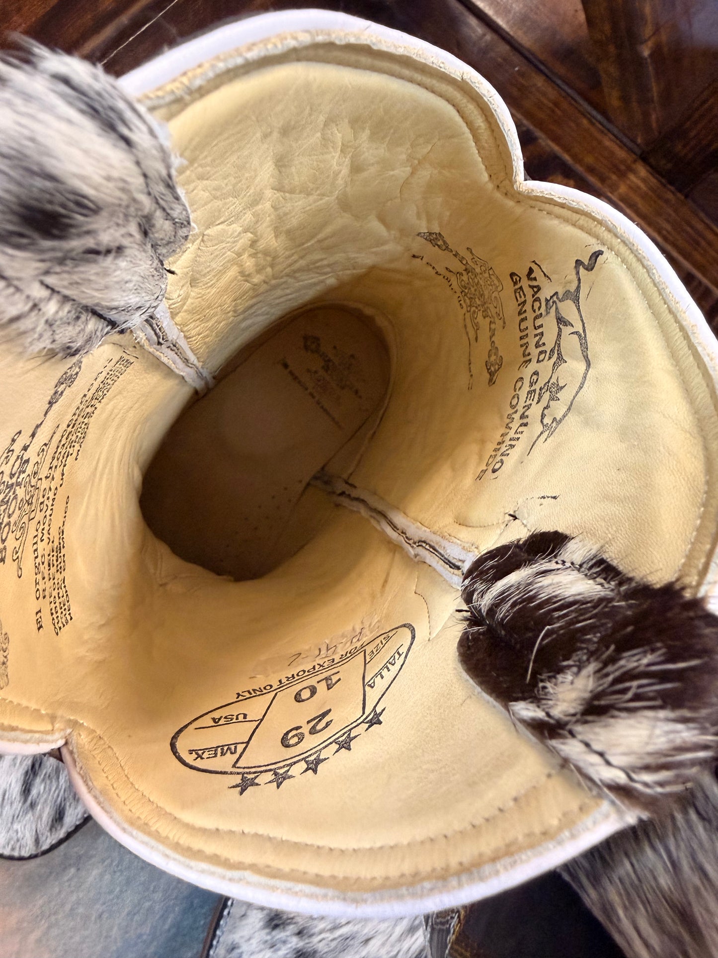 Men’s Cowhide Embroidered Western Boots size 10