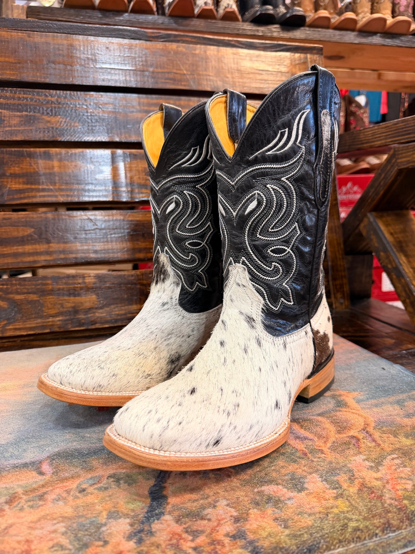 Men’s Cowhide Embroidered Western Boots Size 7