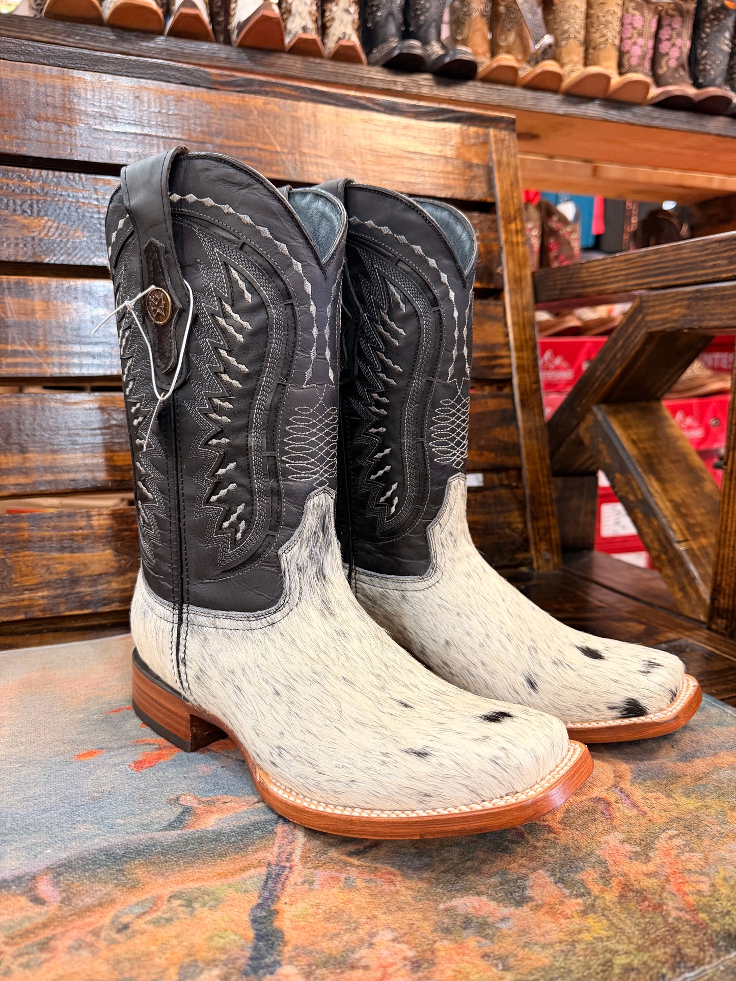 Men’s Cowhide Embroidered Western Boots Size 7.5