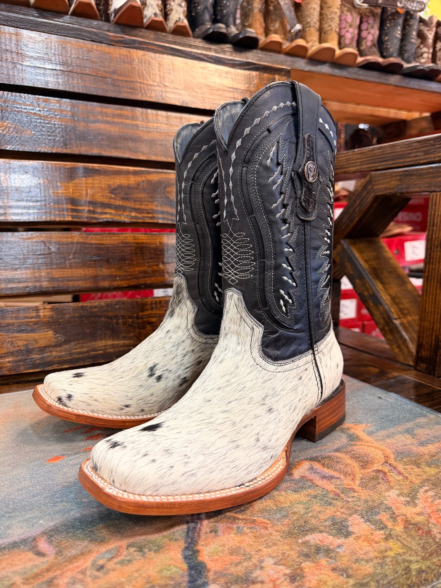Men’s Cowhide Embroidered Western Boots Size 7.5