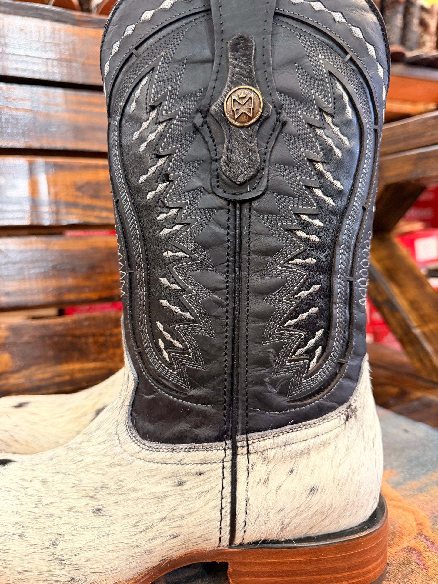 Men’s Cowhide Embroidered Western Boots Size 7.5