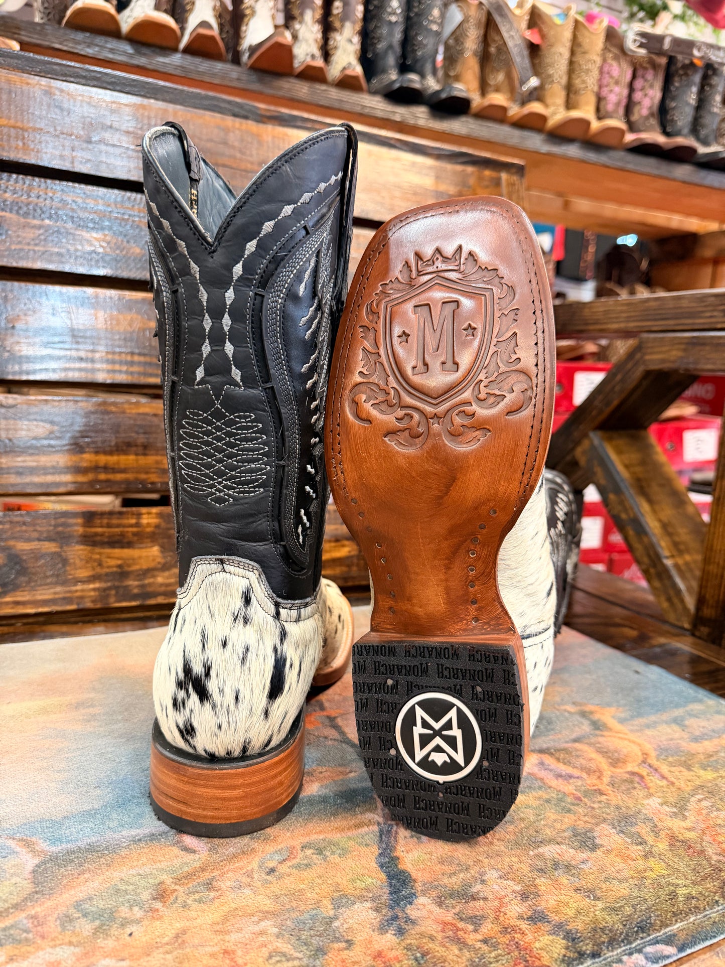Men’s Cowhide Embroidered Western Boots Size 8.5