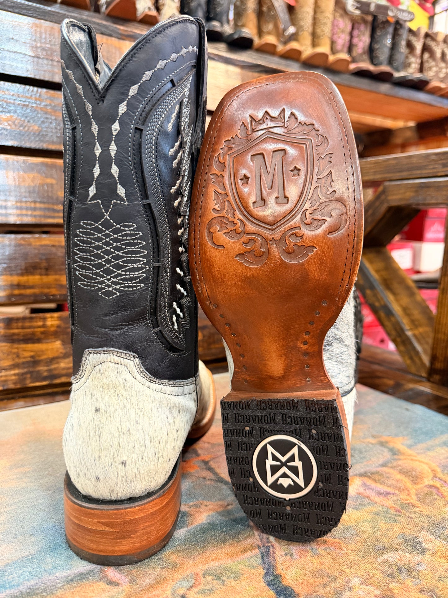 Men’s Cowhide Embroidered Western Boots Size 9