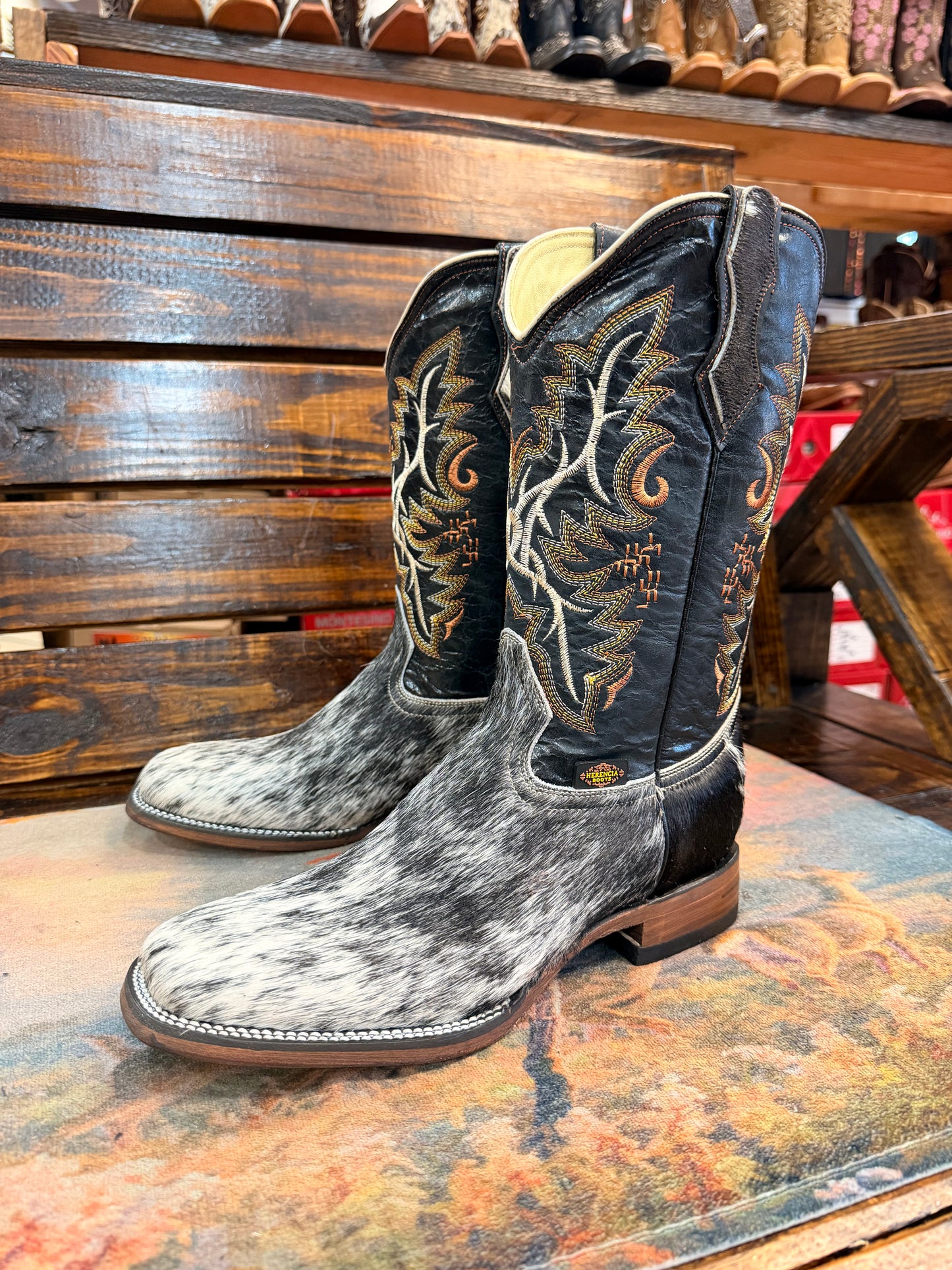 Men’s Cowhide Embroidered Western Boots size 6.5