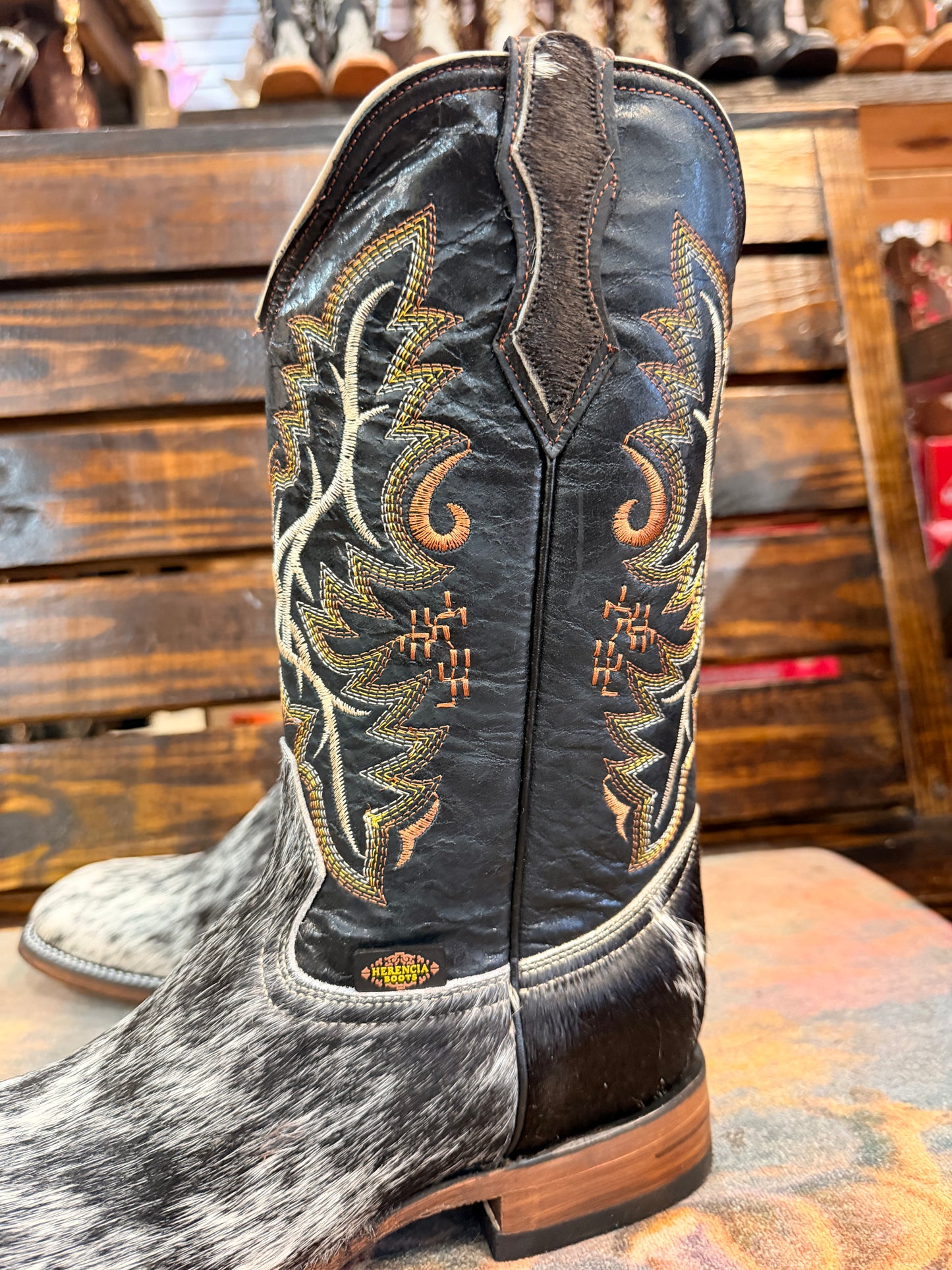 Men’s Cowhide Embroidered Western Boots size 6.5