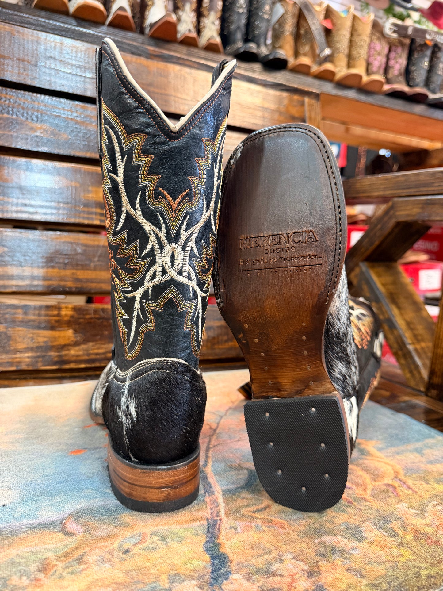 Men’s Cowhide Embroidered Western Boots size 6.5