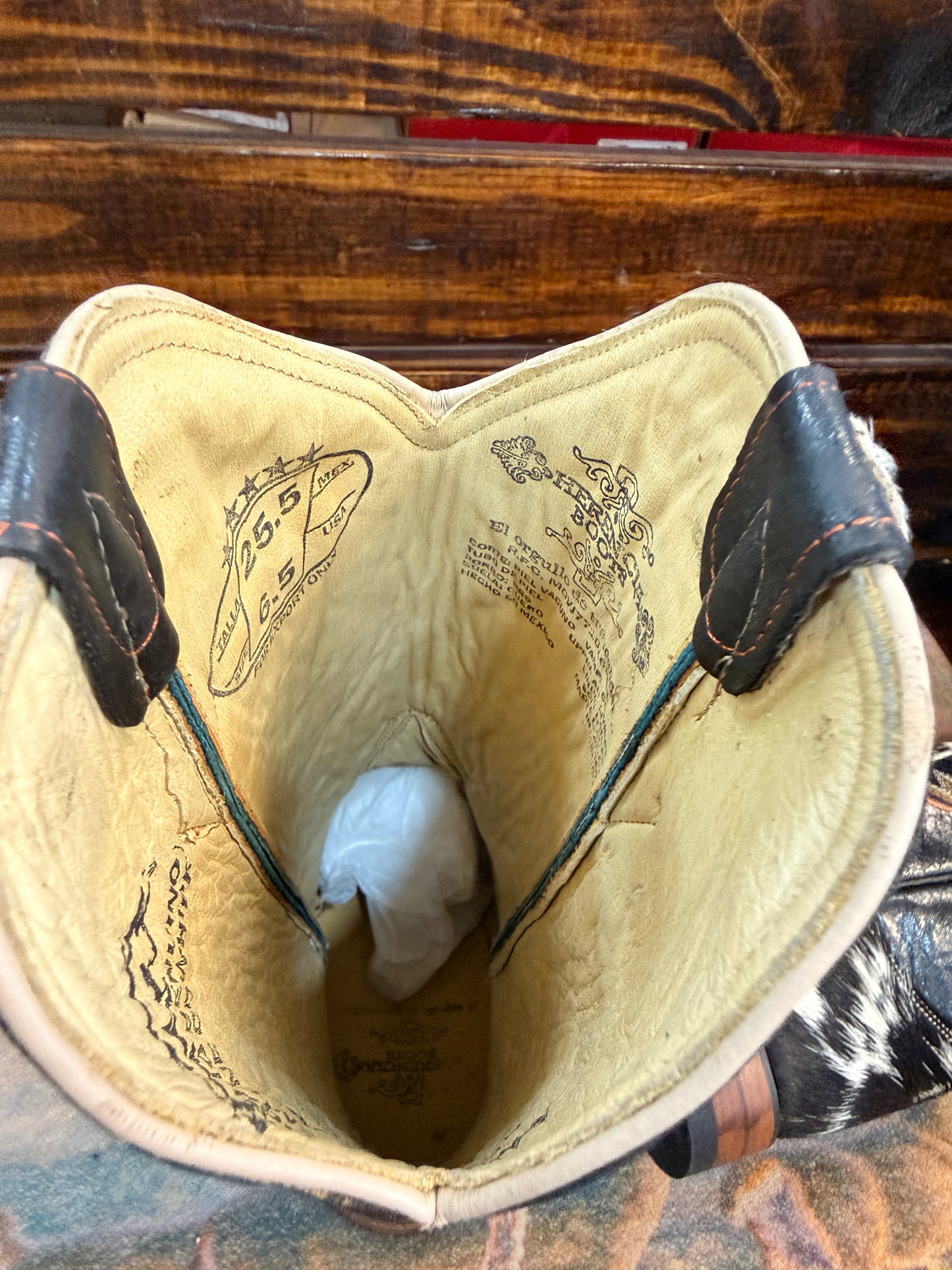 Men’s Cowhide Embroidered Western Boots size 6.5
