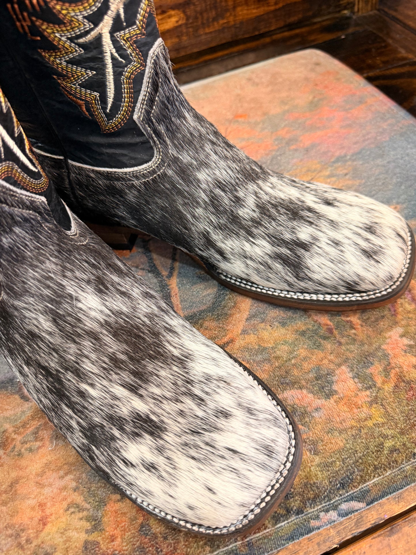 Men’s Cowhide Embroidered Western Boots size 6.5