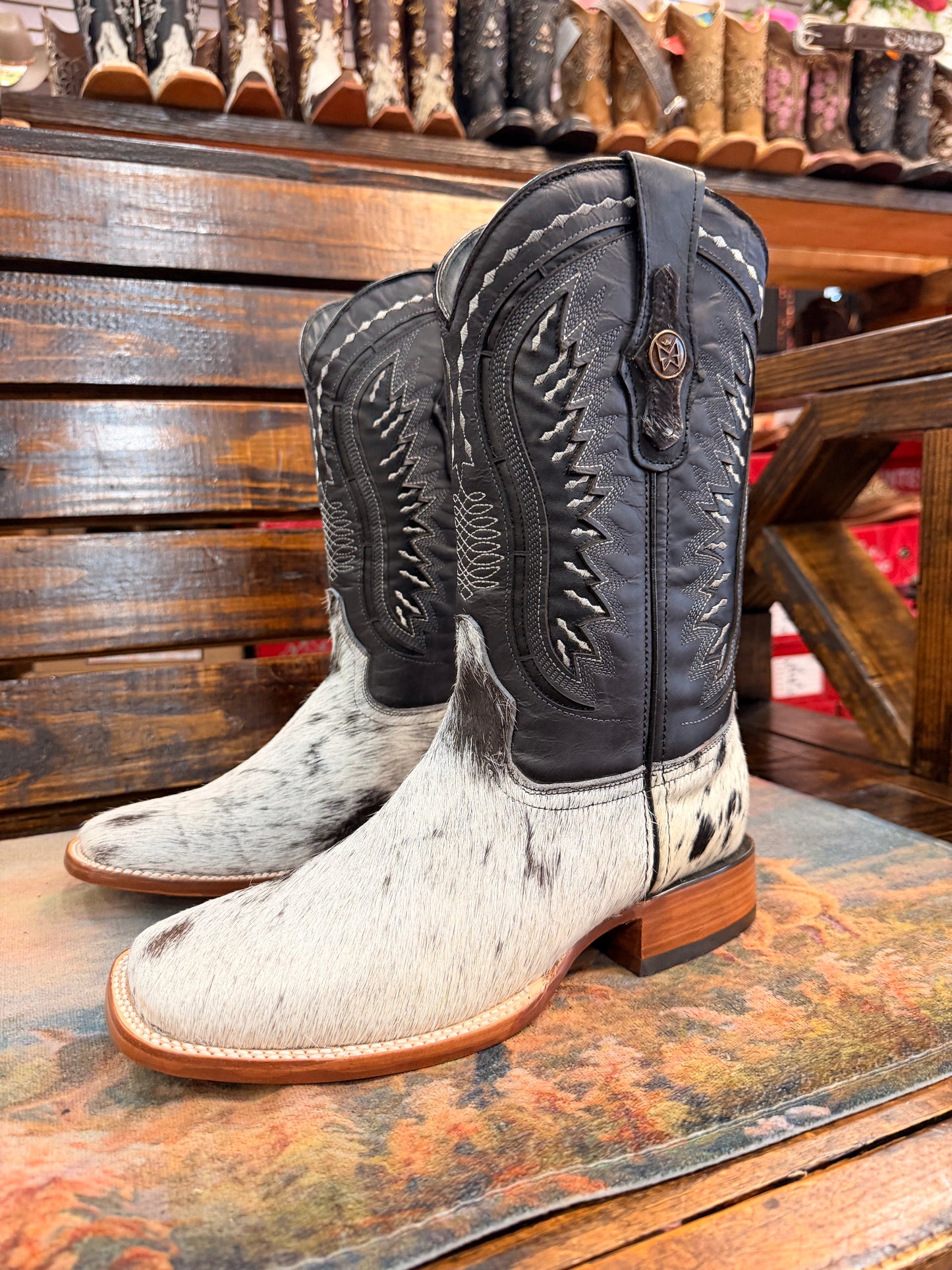 Men’s Cowhide Embroidered Western Boots Size 8